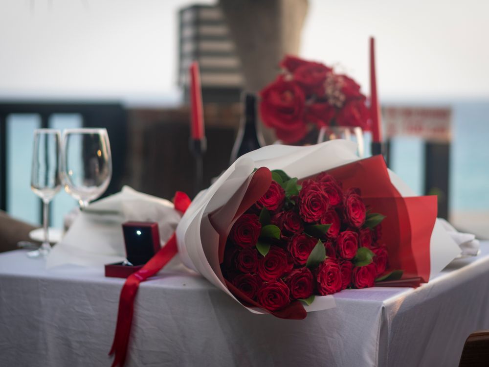 Fleurs d'anniversaire de mariage à Istanbul : choisir selon l'année, puis la bonne heure